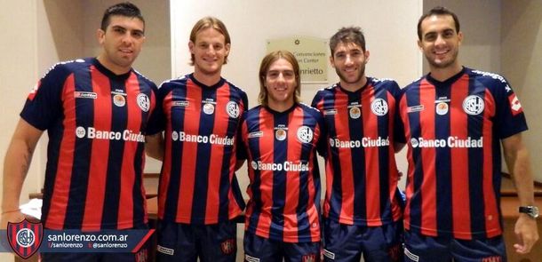 San Lorenzo estrena una camiseta con la cara del Papa