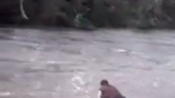 video: mira el rescate a un kayakista en el arroyo san lorenzo video: mira el rescate a un kayakista en el arroyo san lorenzo