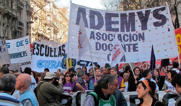 Tras la primera reunión con el Gobierno, los docentes porteños advirtieron que podrían parar el primer día de clases