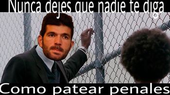 Emmanuel Gigliotti tras errar el penal ante Alianza Lima Emmanuel Gigliotti tras errar el penal ante Alianza Lima