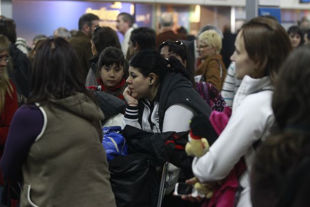 Gremialistas amenazan con paros en Aerolíneas Argentinas y Austral