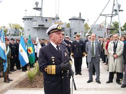 Condenan a ex jefe de la Armada a dos años de prisión por espionaje