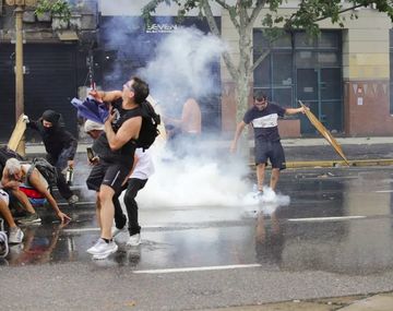El Gobierno se refirió a los incidentes frente al Congreso por la Reforma Laboral: Izquierda cavernícola