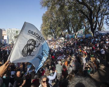 Comenzó el banderazo en Parque Lezama convocado por Cristina Kirchner