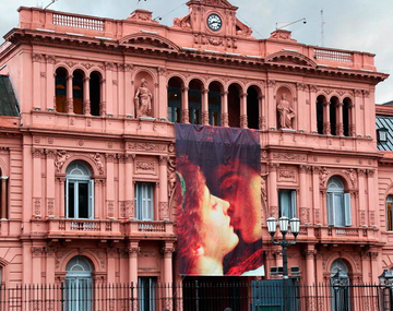 Romeo y Julieta en la Casa Rosada: polémica y la crítica al amor romántico