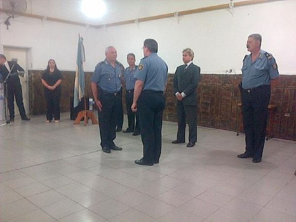 Desplazan al policía santafesino acusado por nazi, pero sigue en funciones