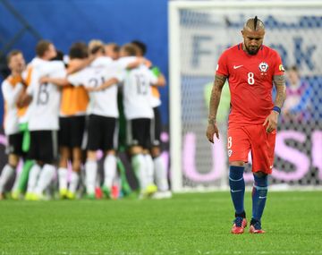 Los alemanes festejan y Vidal, emblema chileno, sufre