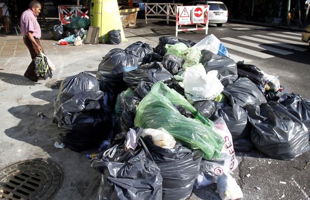 Vecinos porteños indignados: no hay recolección de residuos por un conflicto gremial