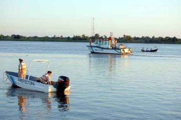 ¿Crimen mafioso? Hallan el cuerpo de un hombre atado con cadenas