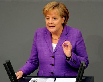 Merkel le pidió a Grecia que sostenga el ajuste