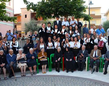 Son nueve hermanos italianos y suman entre todos 818 años