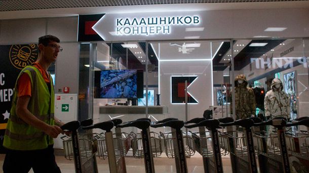Kaláshnikov abrió su primera tienda de souvenires en un aeropuerto de Moscú