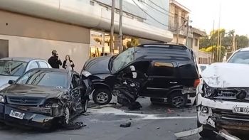 Choque múltiple de siete autos en Quilmes Choque múltiple de siete autos en Quilmes