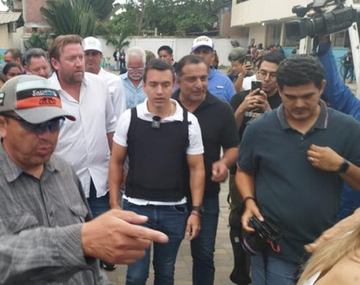 Daniel Noboa votó con chaleco antibalas tras el intento de atentado en Ecuador