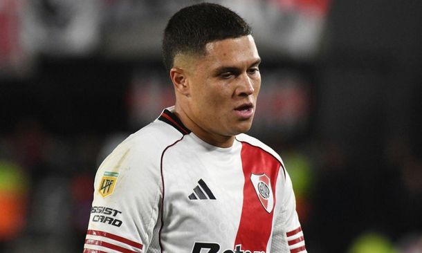 Preocupación en River: Juanfer Quintero sintió una molestia y no salió al segundo tiempo vs. Godoy Cruz