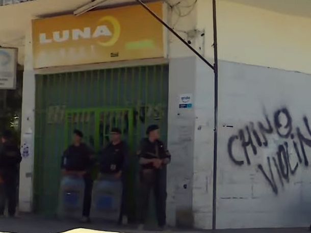 Villa Luzuriaga: escracharon al dueño de un súper por presunto abuso a una nena de 11 años