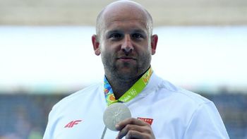 un atleta polaco subasta su medalla para ayudar a un nene con cancer un atleta polaco subasta su medalla para ayudar a un nene con cancer