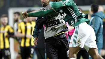 Felipe Melo le propinó un golpe de puño a Matías Mier Felipe Melo le propinó un golpe de puño a Matías Mier