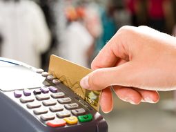 otra mala: mantener una cuenta bancaria con tarjetas de credito, hasta 25% mas caro otra mala: mantener una cuenta bancaria con tarjetas de credito, hasta 25% mas caro