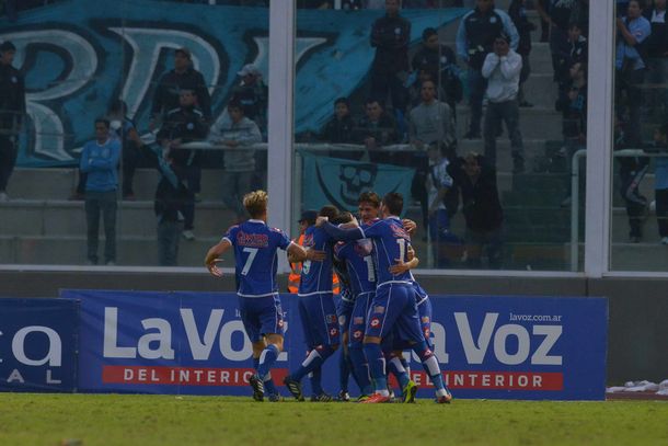 Godoy Cruz goleó a Atlético Rafaela, se aleja del descenso y se prendió en la pelea