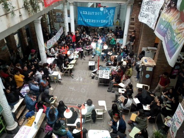 El Frente Sindical de Universidades Nacionales llamó a un paro en rechazo al veto en Diputados