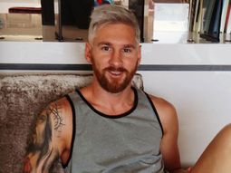 Lionel Messi, teñido de rubio platinado.
