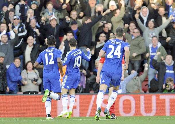 Chelsea cayó en el derby y lidera junto al Manchester City