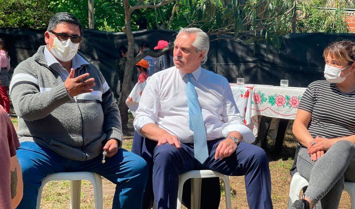 Alberto Fernández visitó Merlo y charló con los vecinos