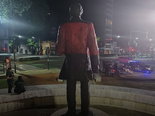 Vandalizaron el monumento a Ovidio Lagos en Rosario