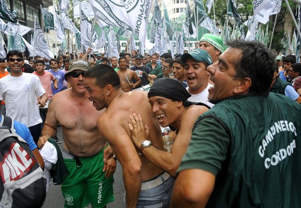 Un congreso del Sindicato de Camioneros en Rosario terminó con cinco heridos de bala