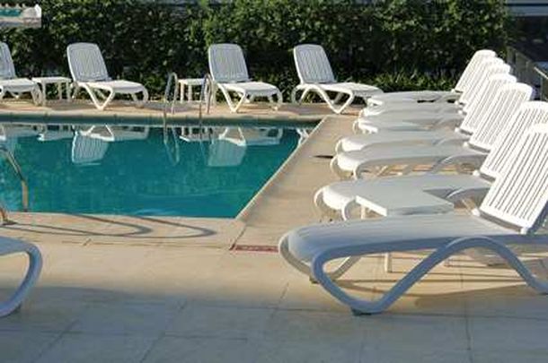 BUEHIHH_Hilton_Buenos_Aires_gallery_leisure_outdoorpool_large