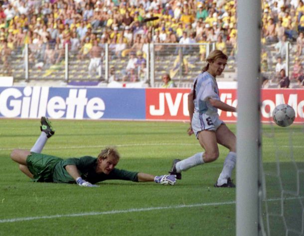 El histórico relato de Marcelo Araujo del gol de Caniggia a Brasil en Italia 90: Ahora o nunca