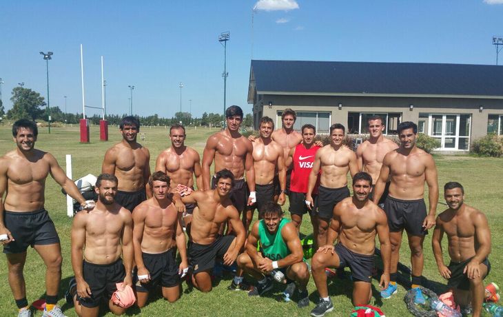 Los Pumas entrenan sin remera y las chicas suspiran