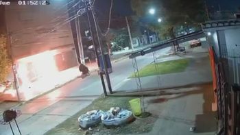 ataque con bombas molotov a un colegio en villa ballester: investigan a dos sospechosos