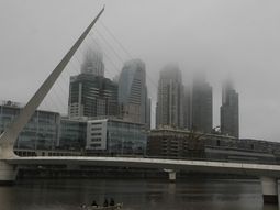 miercoles con niebla y fresco en el amba: como sigue el tiempo