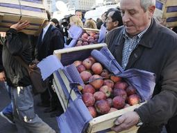 Frutazo en Plaza de Mayo
