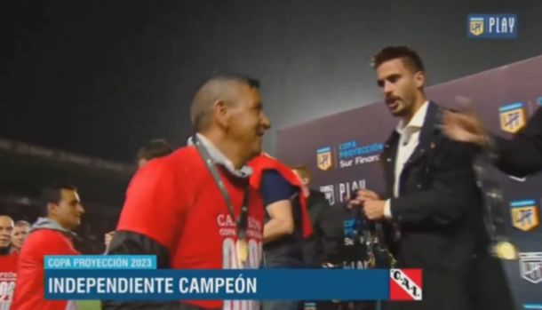 Tensión: Pedro Monzón no saludó a Juan Marconi en la premiación de la Reserva de Independiente