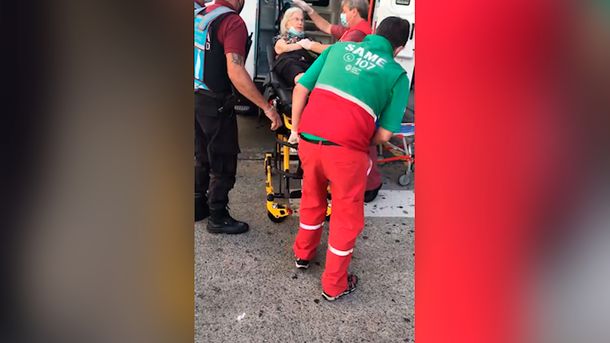 Desorganización y caos en el primer día de vacunación en el Luna Park: una jubilada se desmayó
