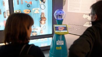 Tim, un guía robot en un museo alemán Tim, un guía robot en un museo alemán