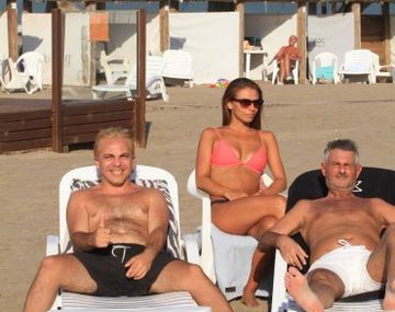 Cristian Castro hace playa después de sus fotos en tanga y no le importa nada