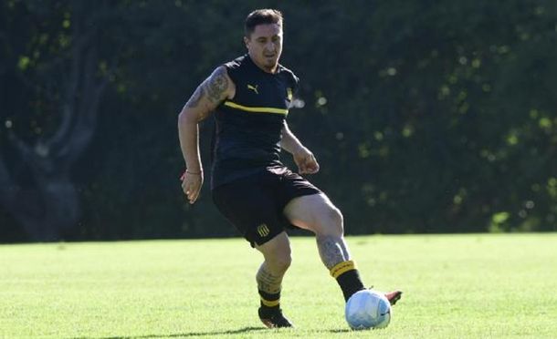 El uruguayo haciendo fútbol en Peñarol