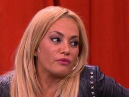 María Eugenia Ritó habló sobre la crisis a la salida de un boliche. María Eugenia Ritó habló sobre la crisis a la salida de un boliche.