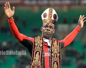 Postulan a Mario Balotelli como sucesor del papa Benedicto XVI