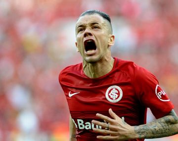 El grito del 10, ídolo en Porto Alegre