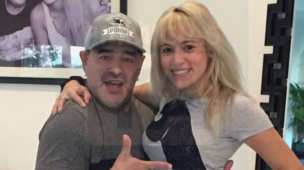 Diego Maradona pasó por el quirófano y se hizo unos retoques