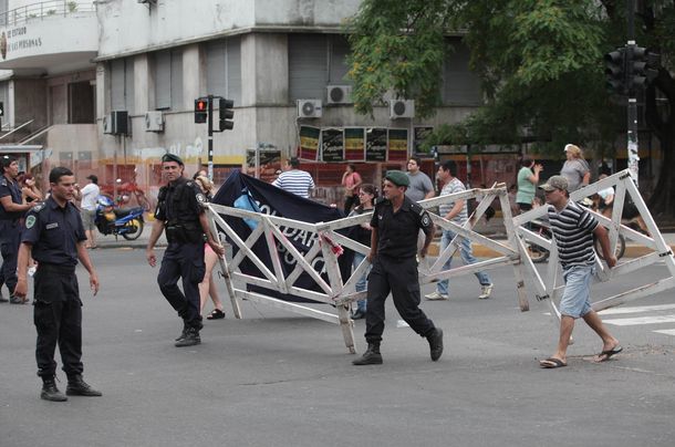 Policías de la Bonaerense piden $12.500 de bolsillo
