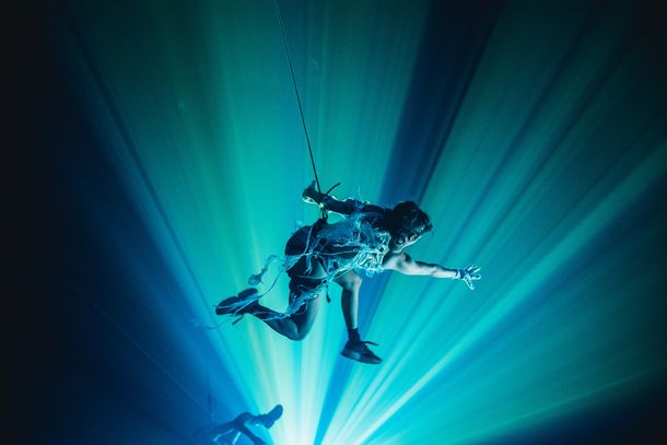 Llega a la Argentina SONS - Ser o no ser, la nueva creación de teatro inmersivo de La Fura dels Baus