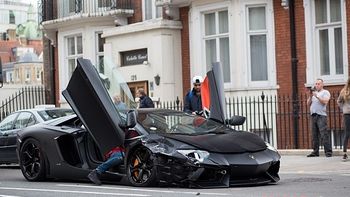 video: destrozan un lamborghini de u$s500 mil video: destrozan un lamborghini de u$s500 mil