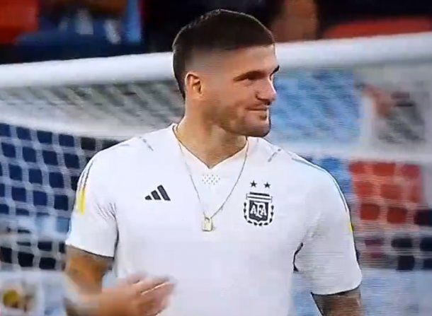 Motivado: De Paul cantando con la hinchada argentina en Qatar