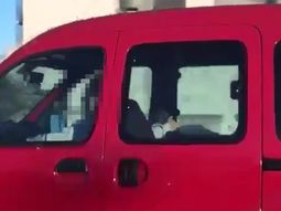 irresponsable al volante: iba por la autopista 25 de mayo mientras le practicaban sexo oral